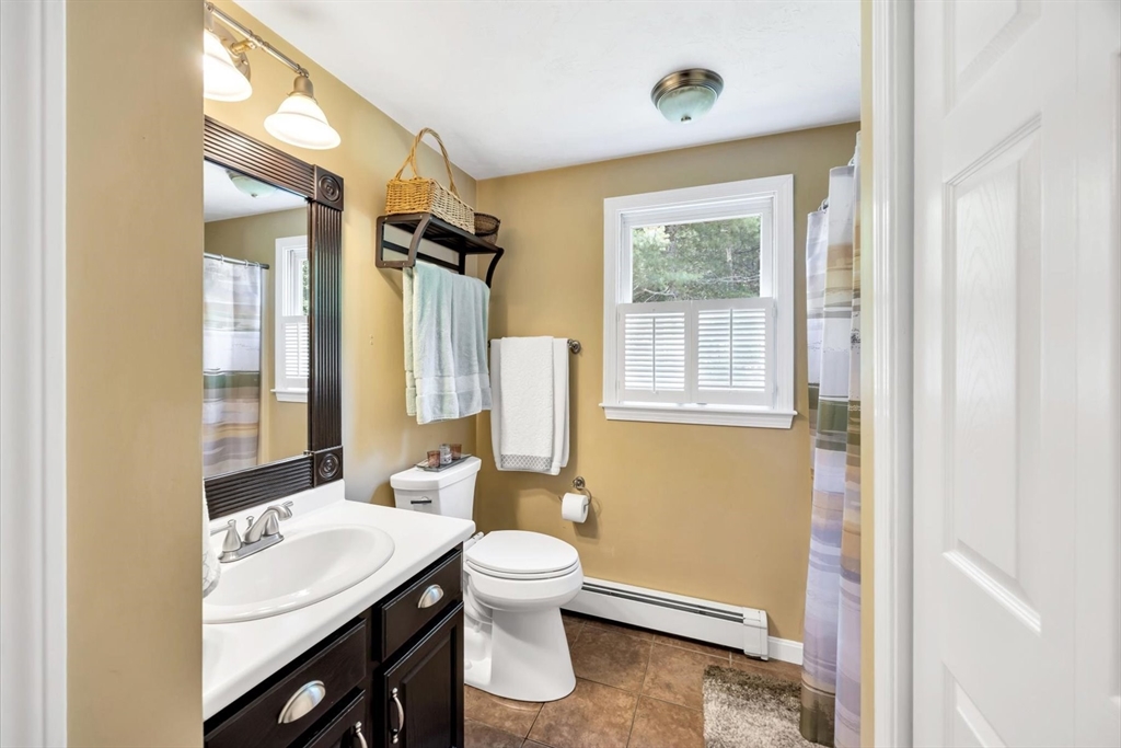 53 Thornberry Cir, Mashpee, MA Photo #18