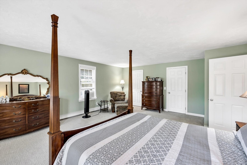 53 Thornberry Cir, Mashpee, MA Photo #28