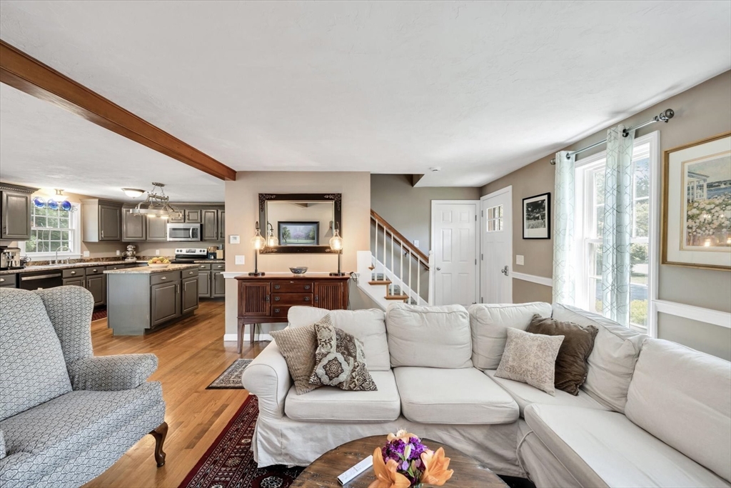 53 Thornberry Cir, Mashpee, MA Photo #8