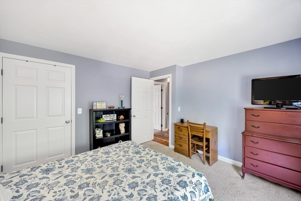 53 Thornberry Cir, Mashpee, MA Photo #31