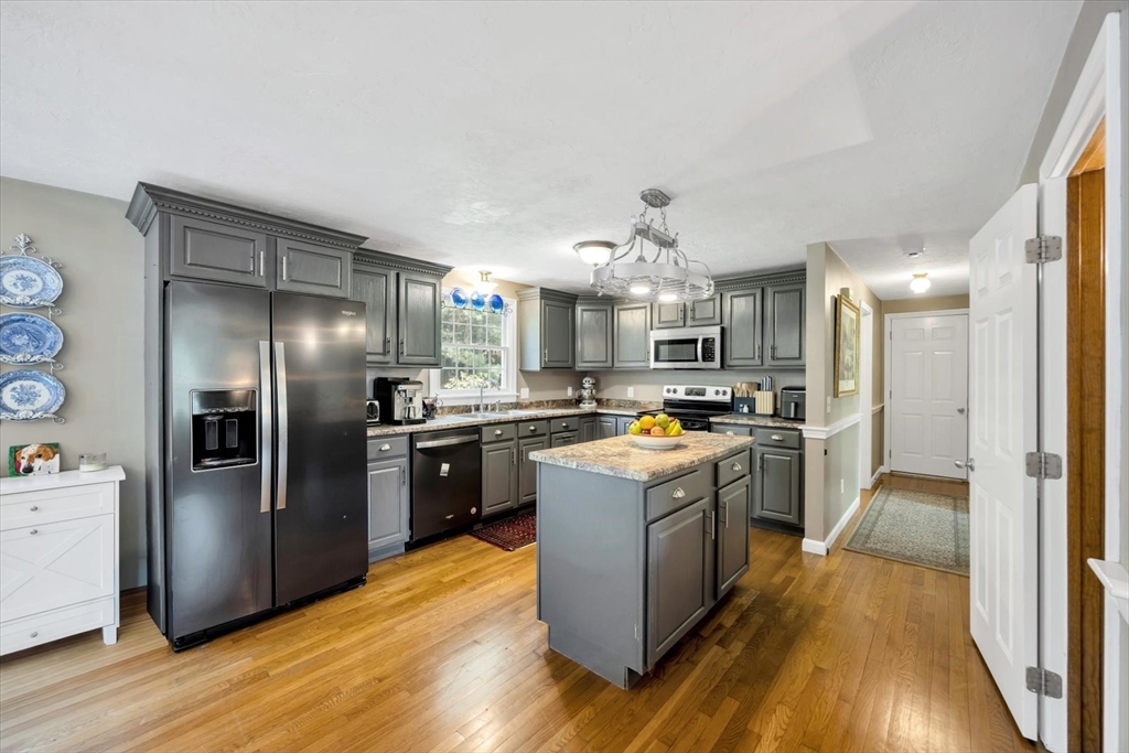 53 Thornberry Cir, Mashpee, MA Photo #14