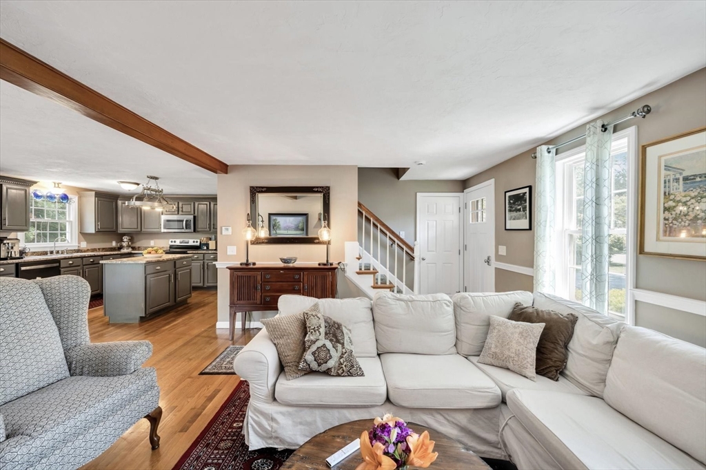 53 Thornberry Cir, Mashpee, MA Photo #7