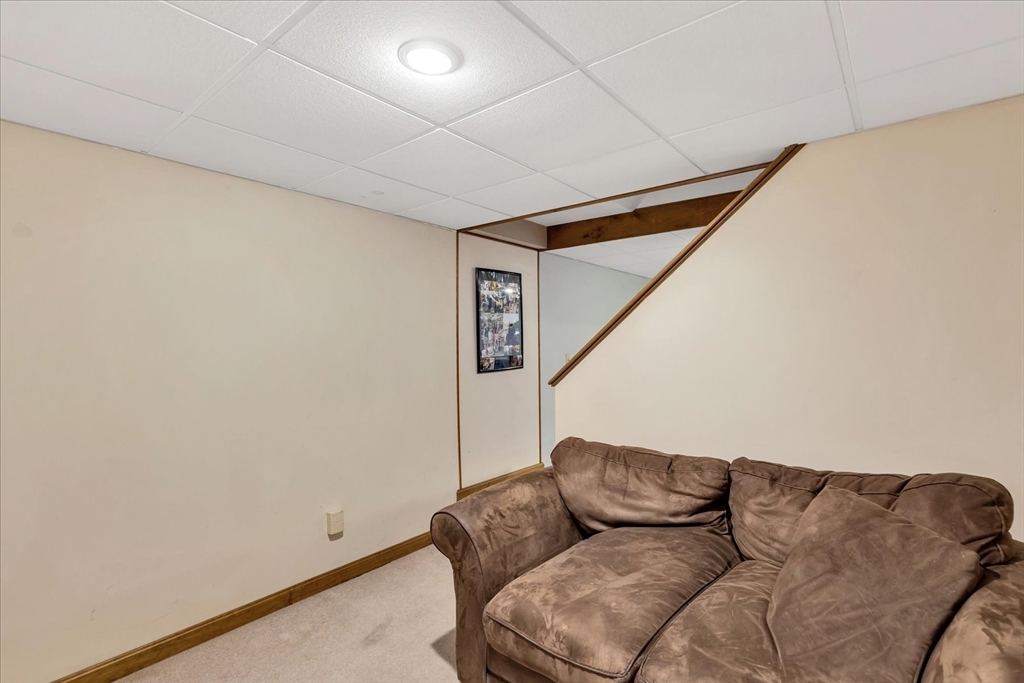 53 Thornberry Cir, Mashpee, MA Photo #38
