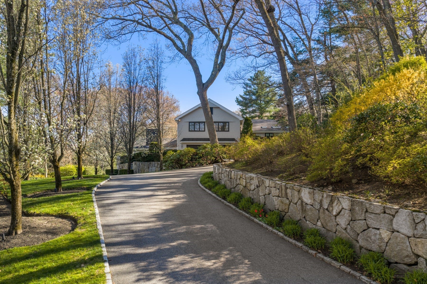 44 Meadowbrook Road