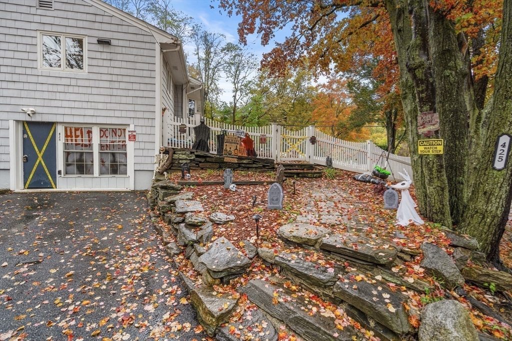 425 Pleasant St