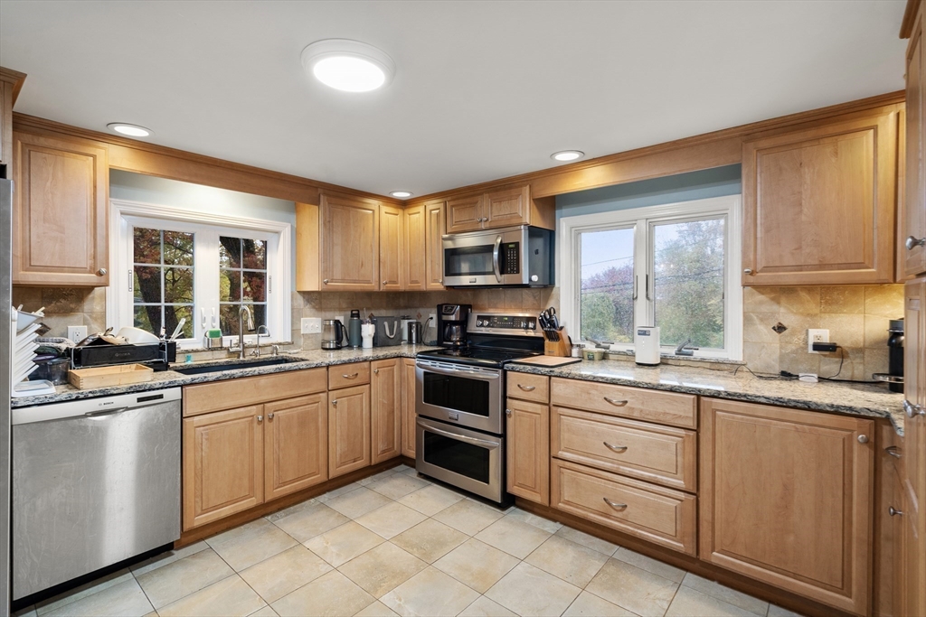 425 Pleasant St