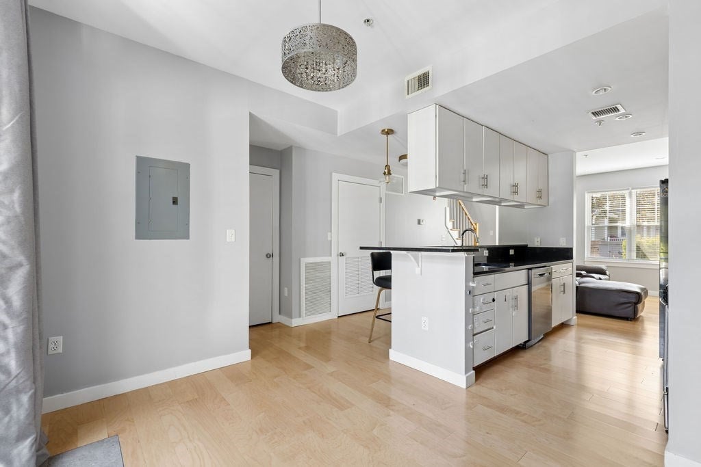 12 Blue Jay Cir #12, Boston, MA, 12 Blue Jay Cir #12, Boston, MA Photo #4