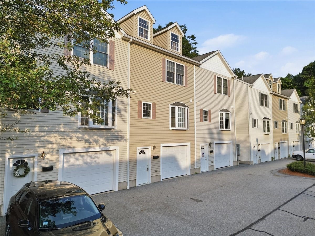 37 Glen Ave 15, Chelmsford MA 01824