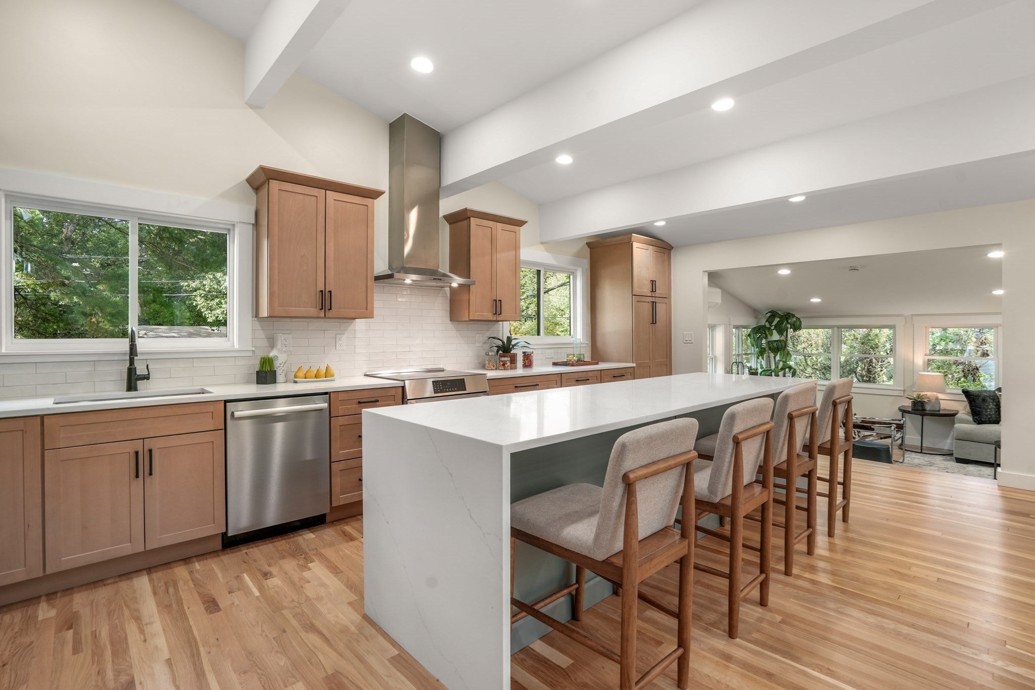 225 W Plain St