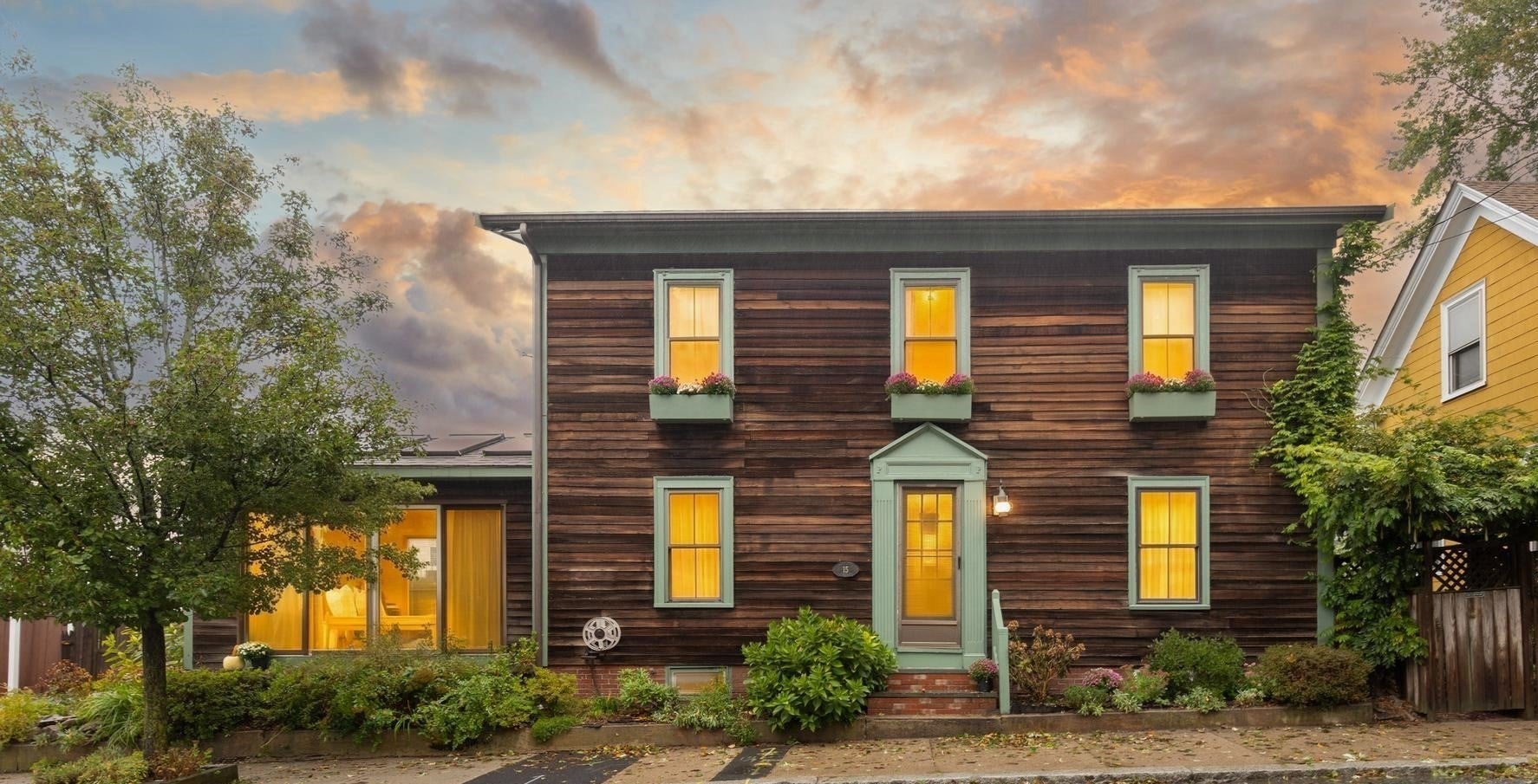 Photo of 15 Myrtle St, Beverly, MA