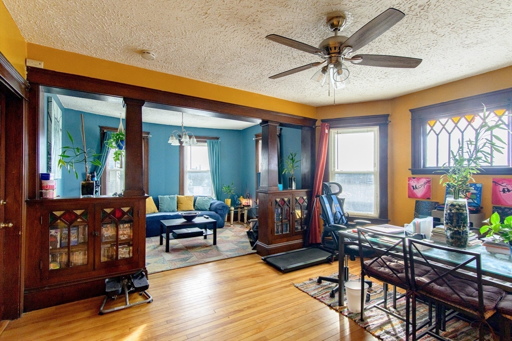 Worcester, Massachusetts 01610, United States, 9 Bedrooms Bedrooms, ,4 BathroomsBathrooms,Residential,Contingent,114123