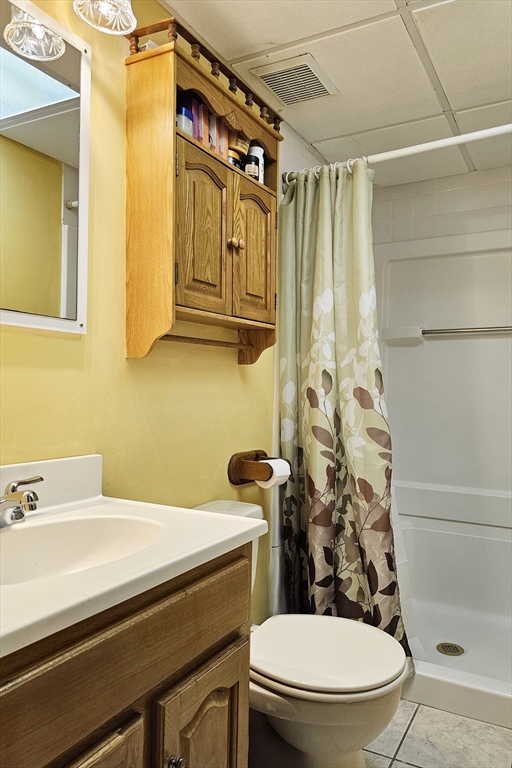 Worcester, Massachusetts 01610, United States, 9 Bedrooms Bedrooms, ,4 BathroomsBathrooms,Residential,Contingent,114123