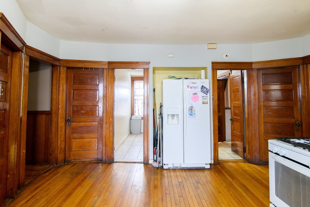 Worcester, Massachusetts 01610, United States, 9 Bedrooms Bedrooms, ,4 BathroomsBathrooms,Residential,Contingent,114123