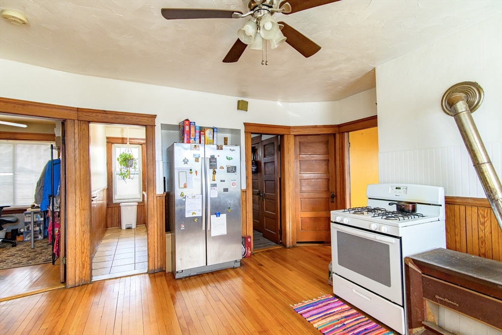 Worcester, Massachusetts 01610, United States, 9 Bedrooms Bedrooms, ,4 BathroomsBathrooms,Residential,Contingent,114123