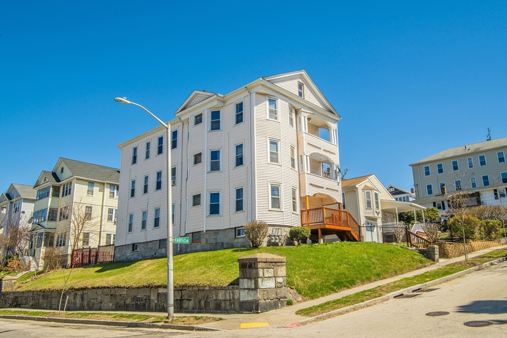 Worcester, Massachusetts 01610, United States, 9 Bedrooms Bedrooms, ,4 BathroomsBathrooms,Residential,Contingent,114123