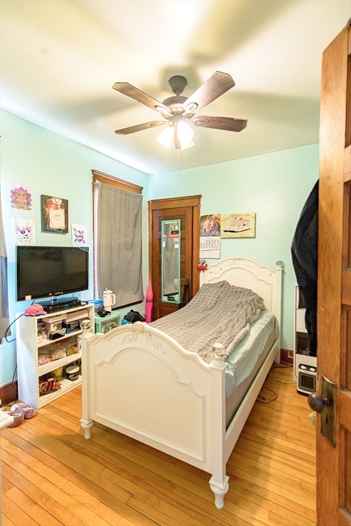 Worcester, Massachusetts 01610, United States, 9 Bedrooms Bedrooms, ,4 BathroomsBathrooms,Residential,Contingent,114123