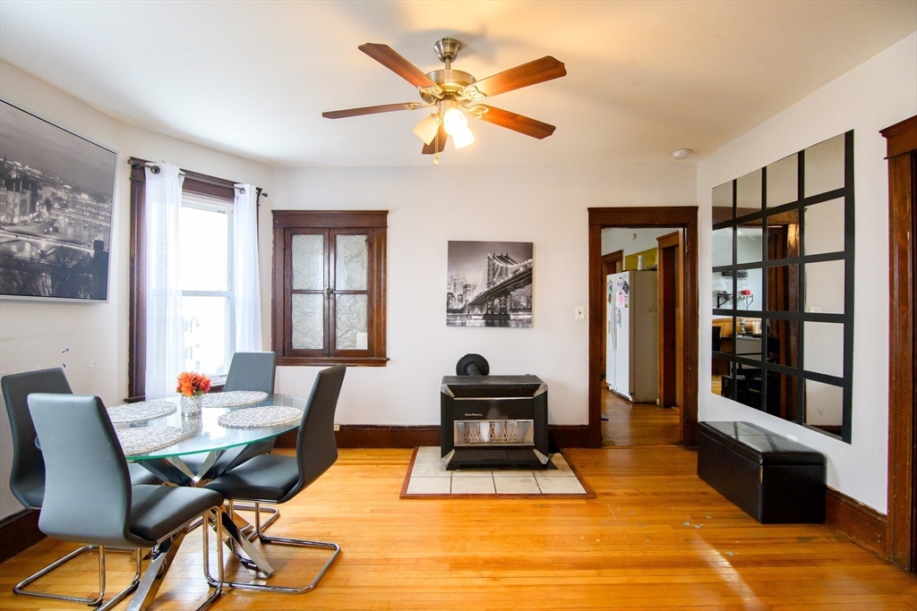 Worcester, Massachusetts 01610, United States, 9 Bedrooms Bedrooms, ,4 BathroomsBathrooms,Residential,Contingent,114123