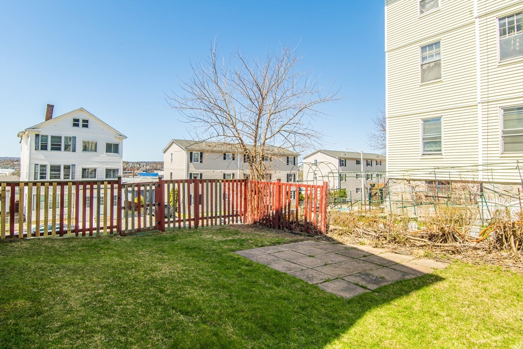 Worcester, Massachusetts 01610, United States, 9 Bedrooms Bedrooms, ,4 BathroomsBathrooms,Residential,Contingent,114123