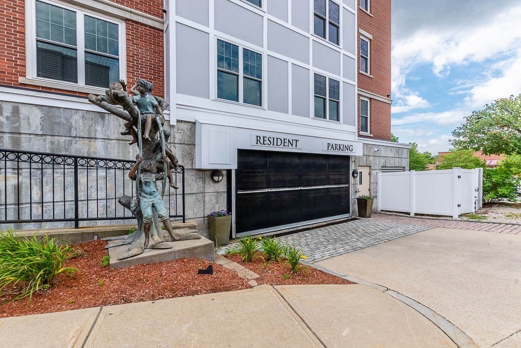 446 Belgrade Ave 208