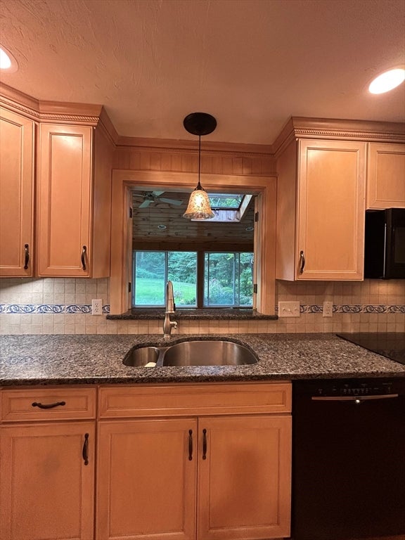 73 Maynard St, Northborough, MA Photo #25