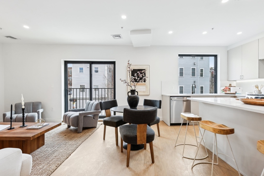 236-256 Dorchester Street 201