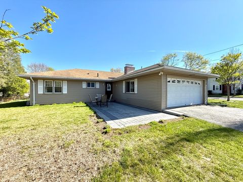 Photo of 14 Governors St, Worcester, MA 01606 (MLS # 73508126)