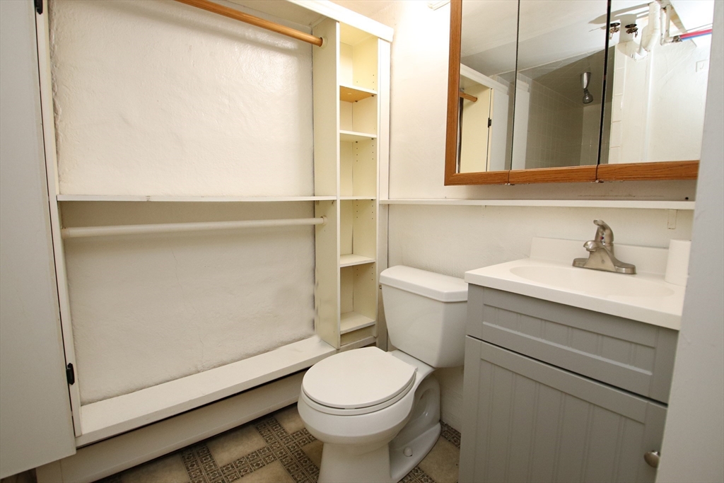 Saugus, Massachusetts 01906, United States, 3 Bedrooms Bedrooms, ,4 BathroomsBathrooms,Residential,Active,144561