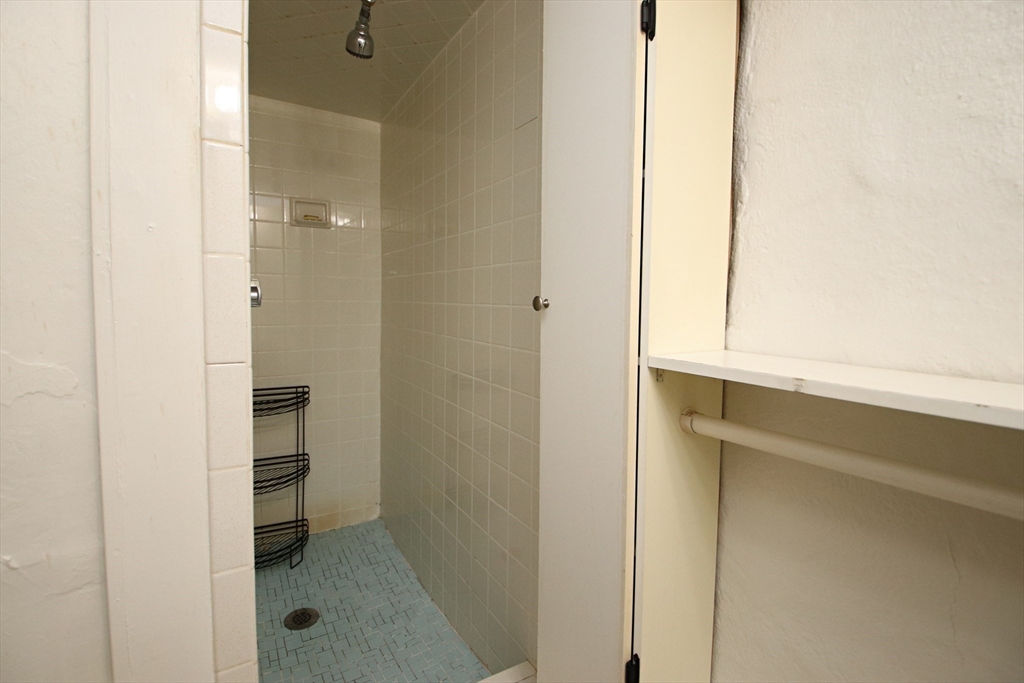 Saugus, Massachusetts 01906, United States, 3 Bedrooms Bedrooms, ,4 BathroomsBathrooms,Residential,Active,144561