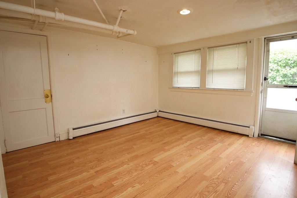 Saugus, Massachusetts 01906, United States, 3 Bedrooms Bedrooms, ,4 BathroomsBathrooms,Residential,Active,144561