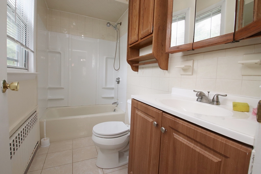 Saugus, Massachusetts 01906, United States, 3 Bedrooms Bedrooms, ,4 BathroomsBathrooms,Residential,Active,144561