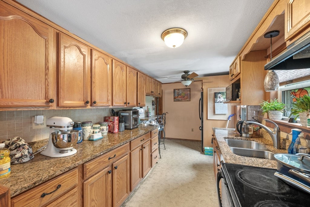 6 Marsh Ave, Salem, NH Photo #13