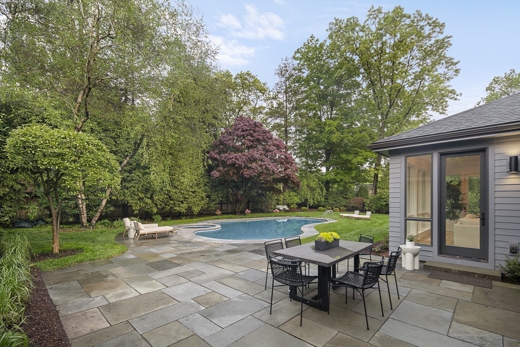 68 Mignon Rd