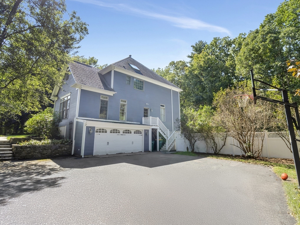 66 Poquanticut Avenue