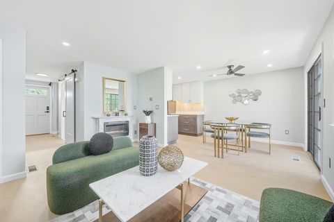 261 Apache Way 261 Tewksbury MA 01876