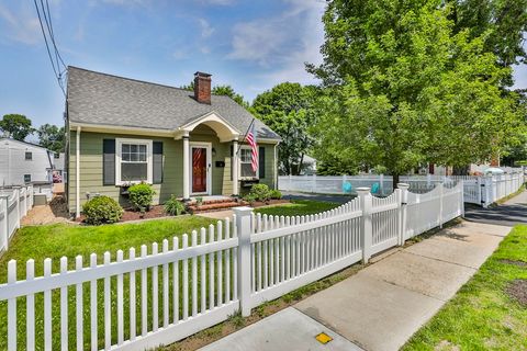 10 Hemenway St Methuen MA 01844