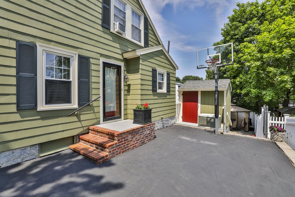 10 Hemenway St
