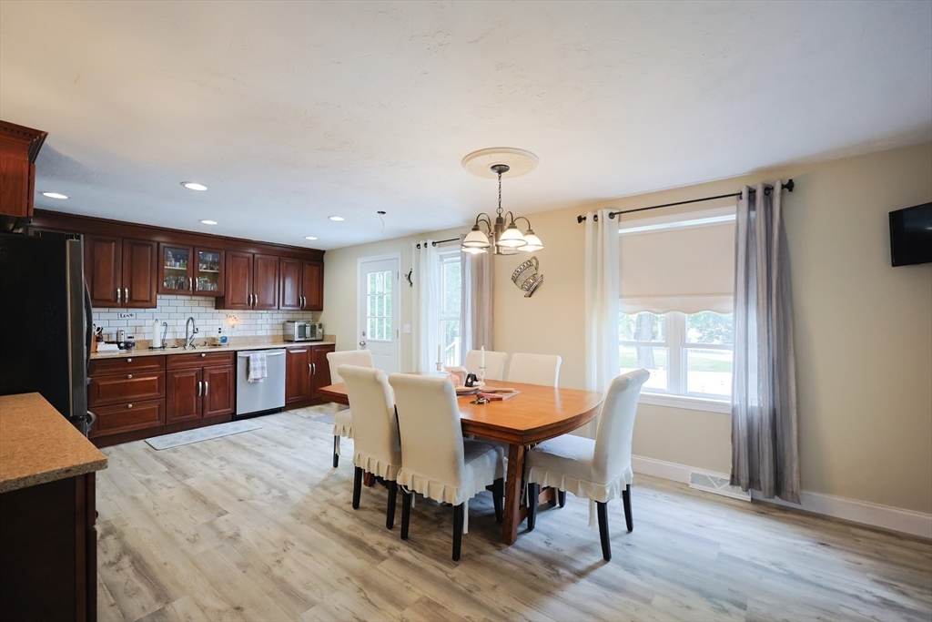 35 Pilgrim Dr