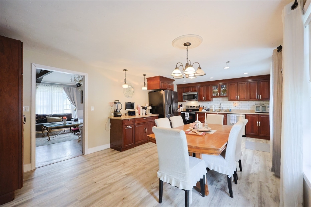 35 Pilgrim Dr