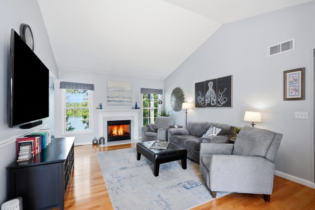 10 Dana Ct