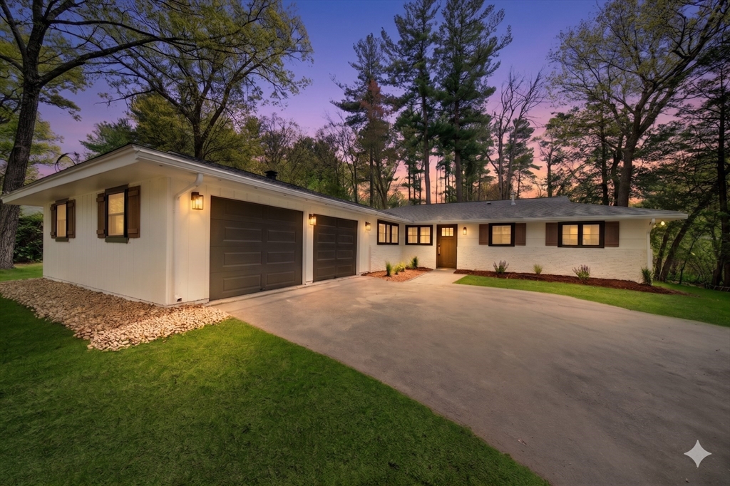 Photo of 8 Topeka Rd, Chelmsford, MA