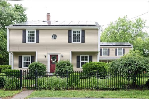 11 Maple St Medway MA 02053
