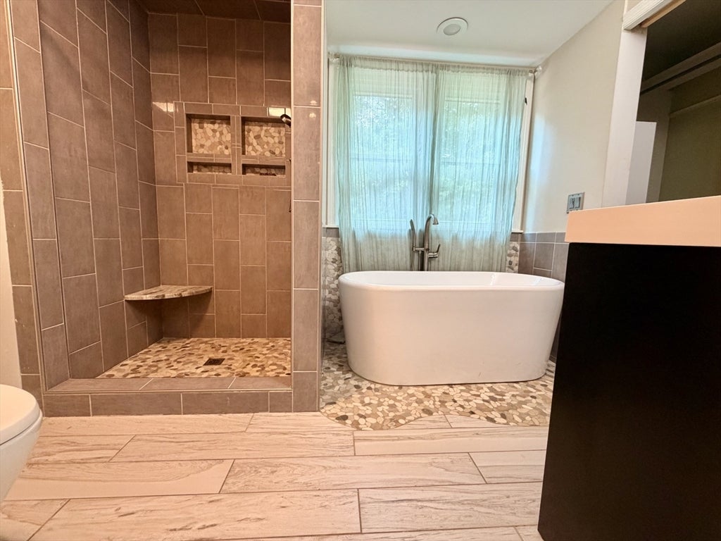 57 Laurel Ln, Bellingham, MA Photo #23