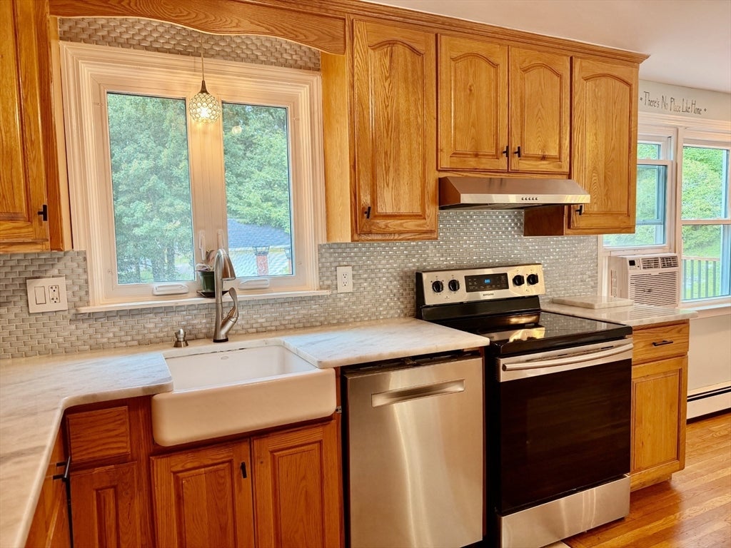 57 Laurel Ln, Bellingham, MA Photo #12