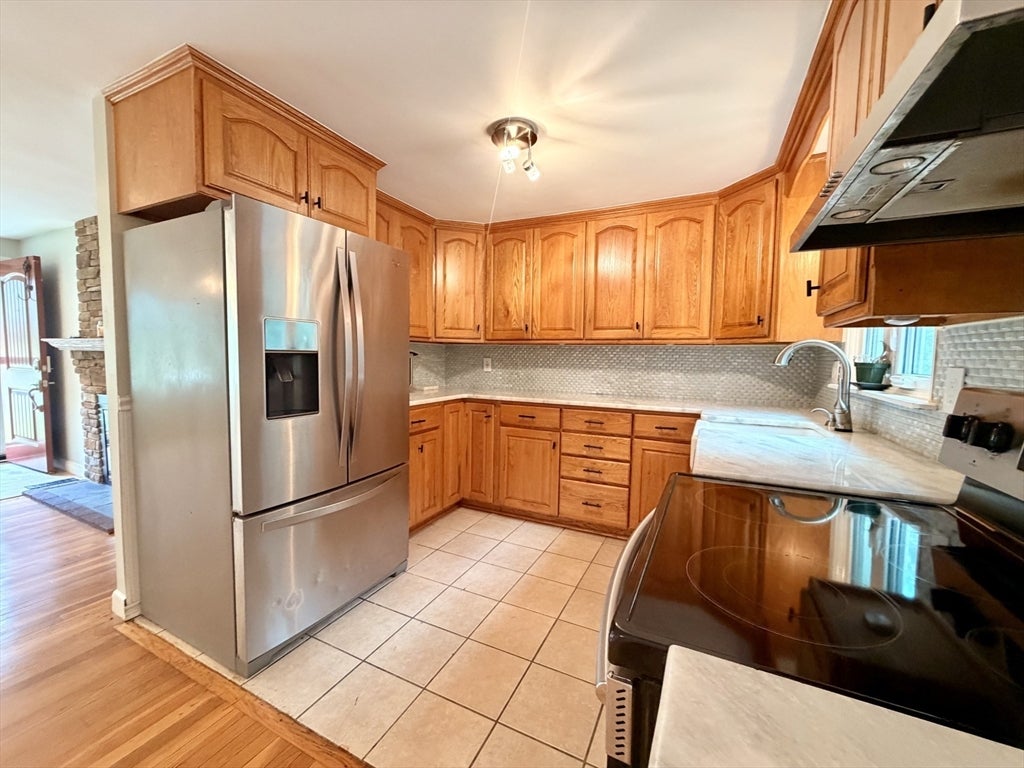 57 Laurel Ln, Bellingham, MA Photo #14