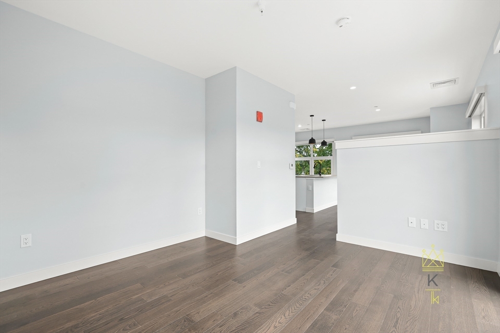 54 Auburn ST #402, Brookline, MA Photo #5