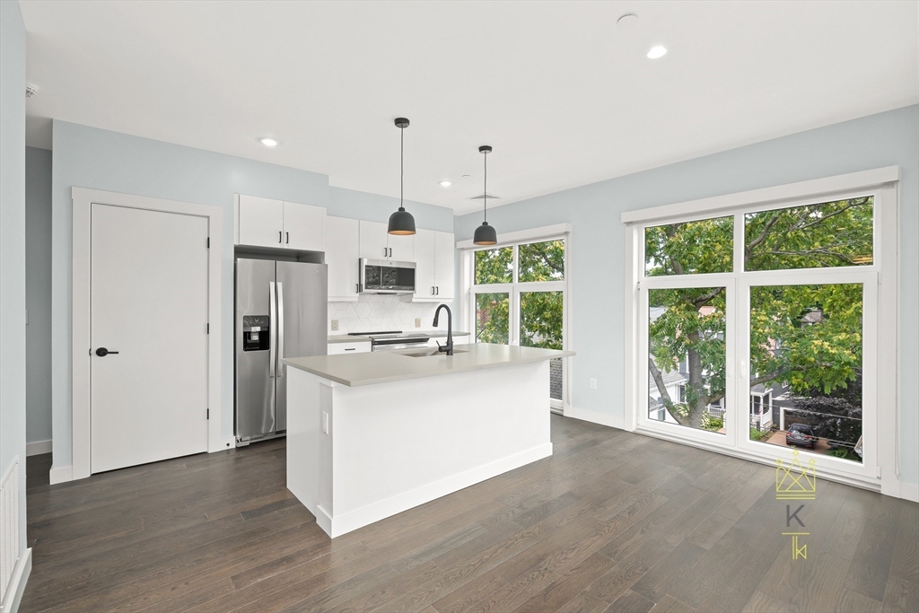 54 Auburn ST #402, Brookline, MA Photo #3