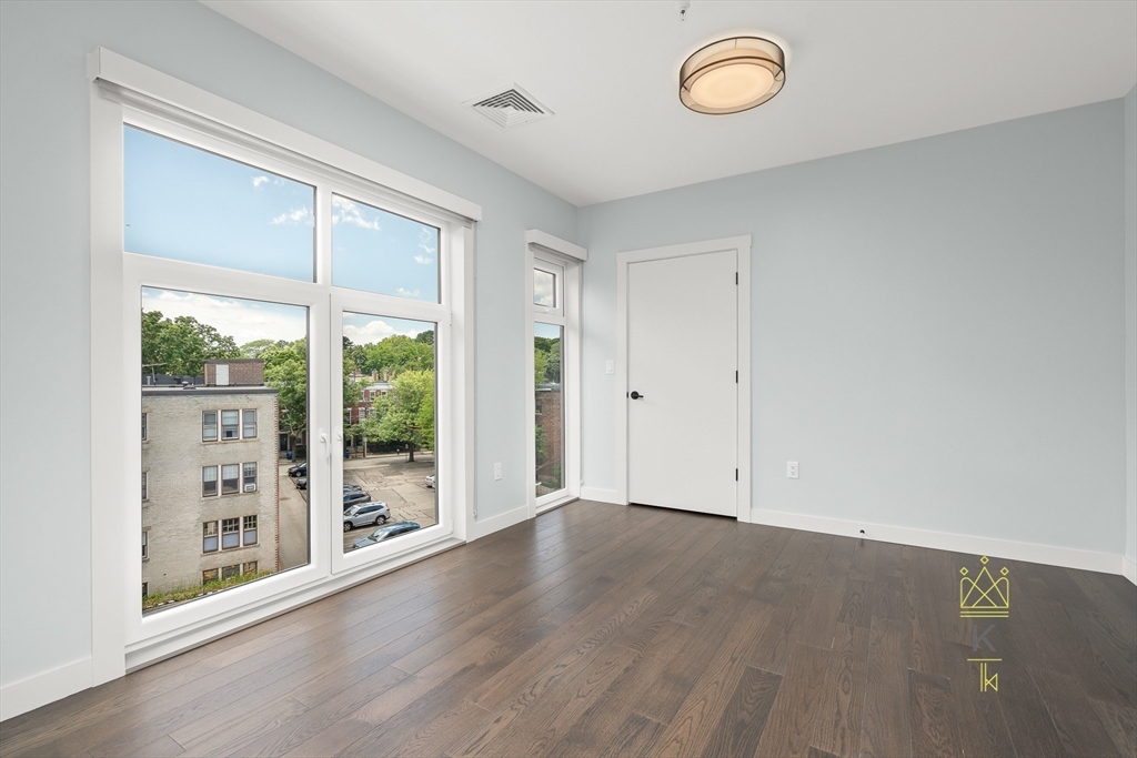 54 Auburn ST #402, Brookline, MA Photo #6