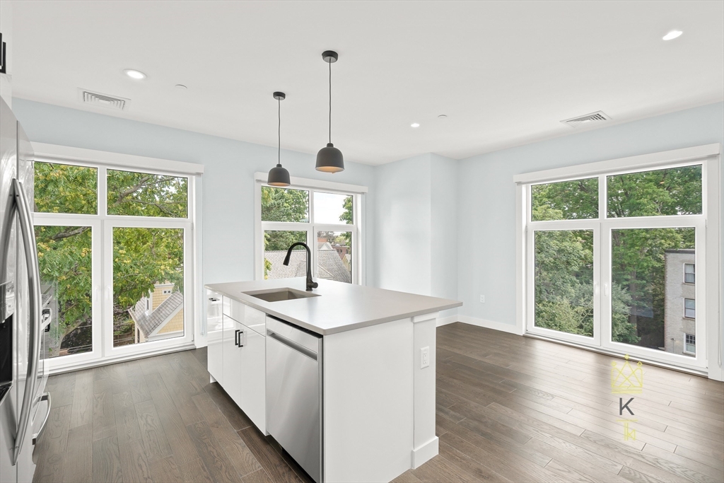 54 Auburn ST #402, Brookline, MA Photo #2