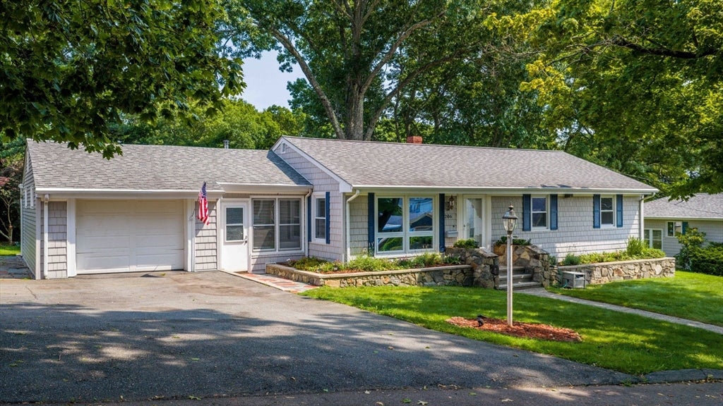 Photo of 206 Lafayette St, Fall River, MA