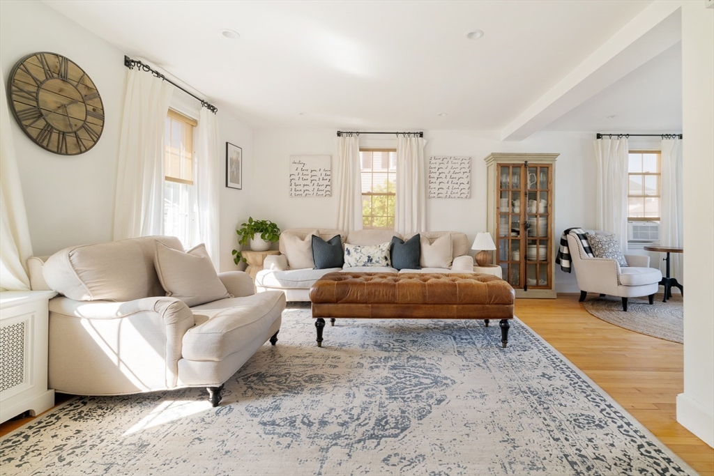 North Andover, Massachusetts 01845, United States, 3 Bedrooms Bedrooms, ,2 BathroomsBathrooms,Residential,Pending,206210